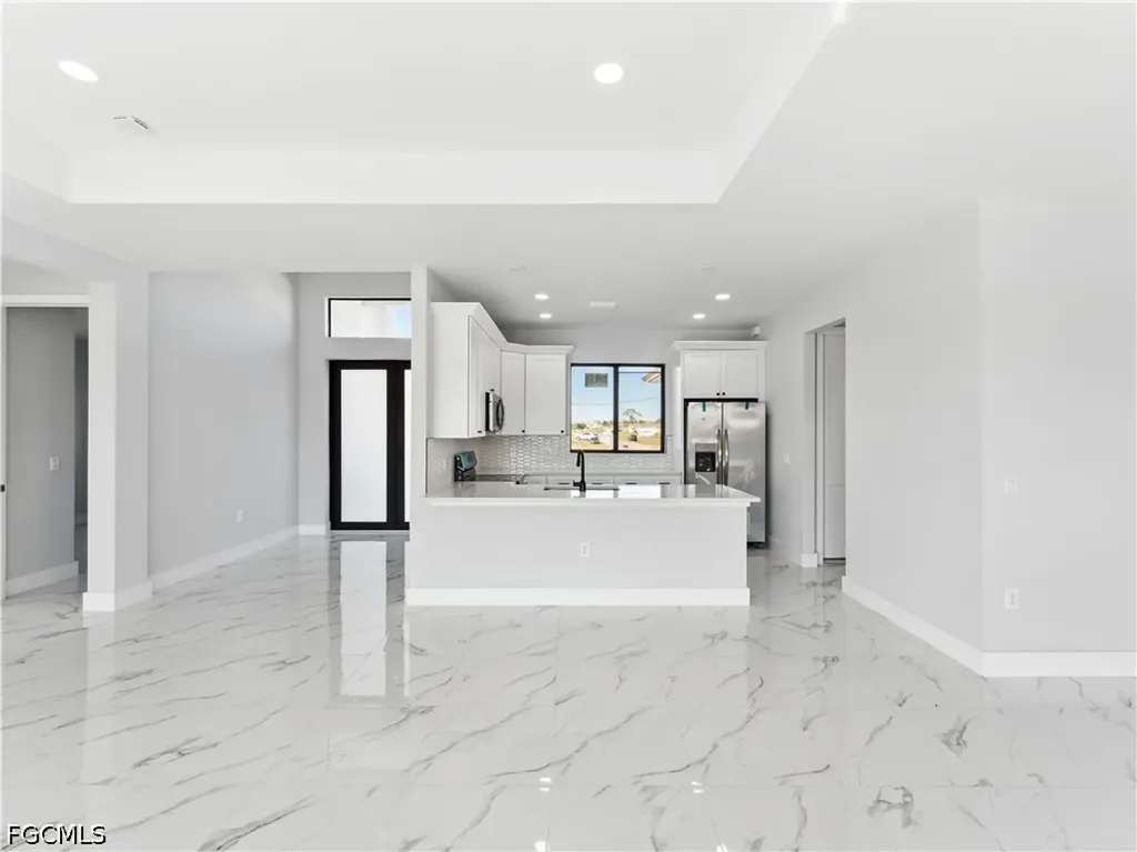 2728 Diplomat Parkway W Cape Coral FL 33993