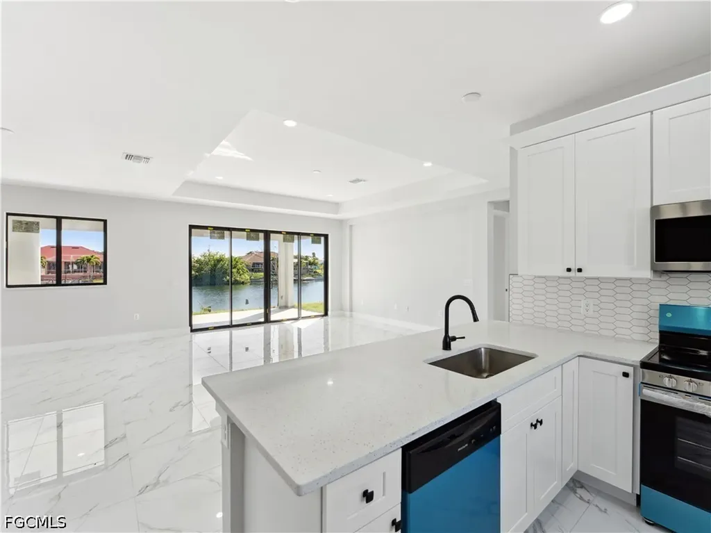 2728 Diplomat Parkway W Cape Coral FL 33993