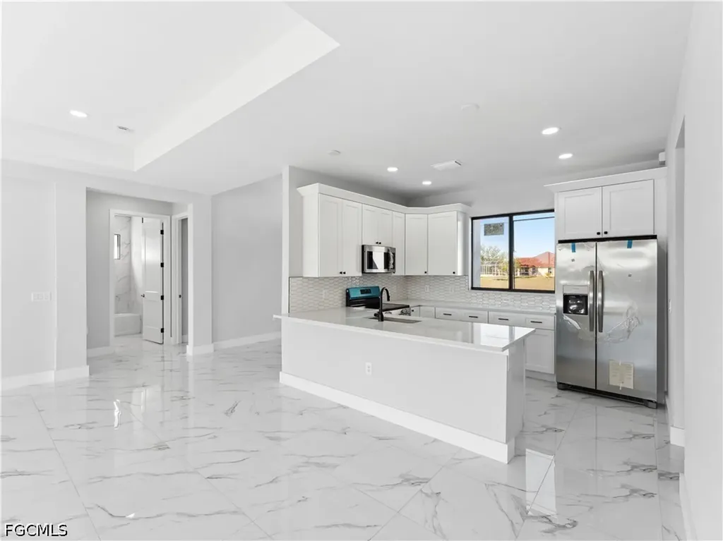 2728 Diplomat Parkway W Cape Coral FL 33993