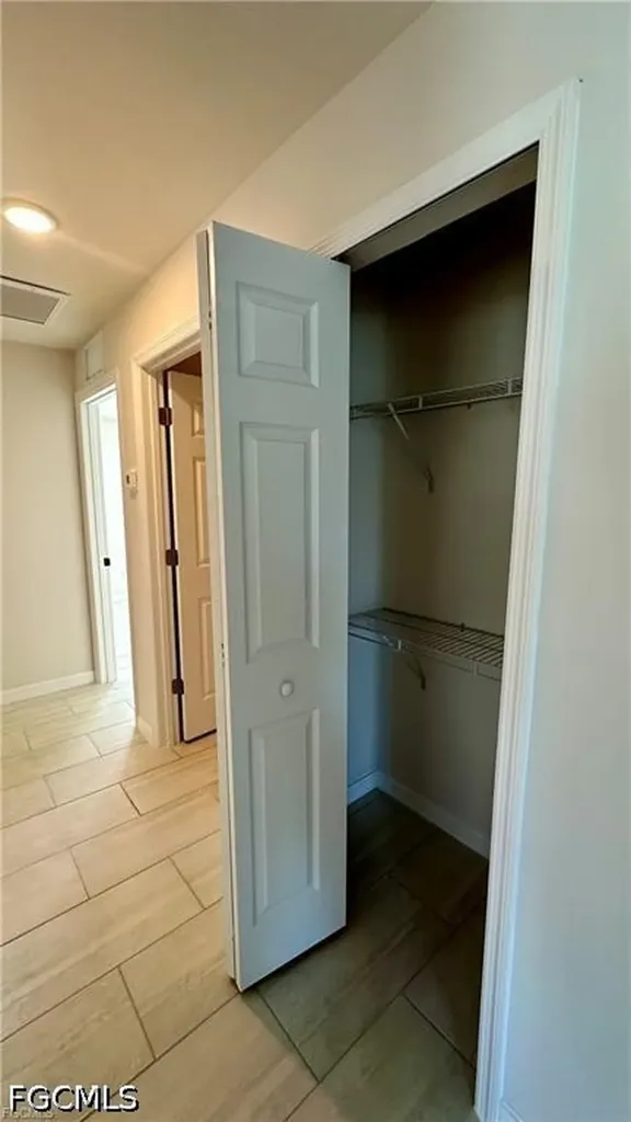 1105 NE 6th Place Cape Coral FL 33909