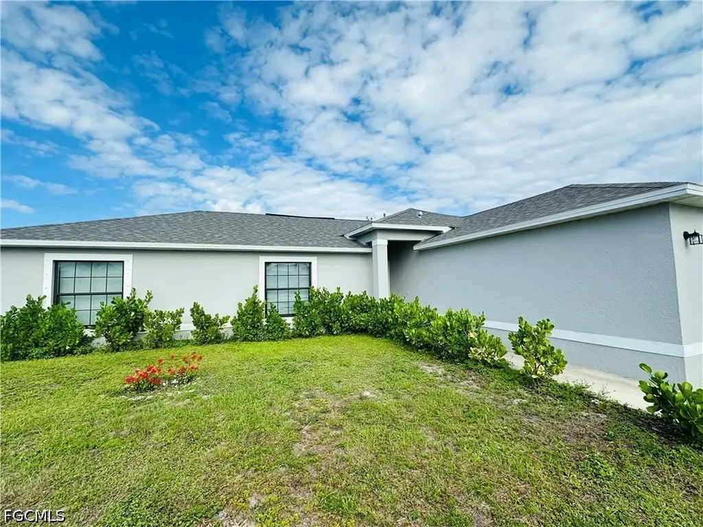 1105 NE 6th Place Cape Coral FL 33909