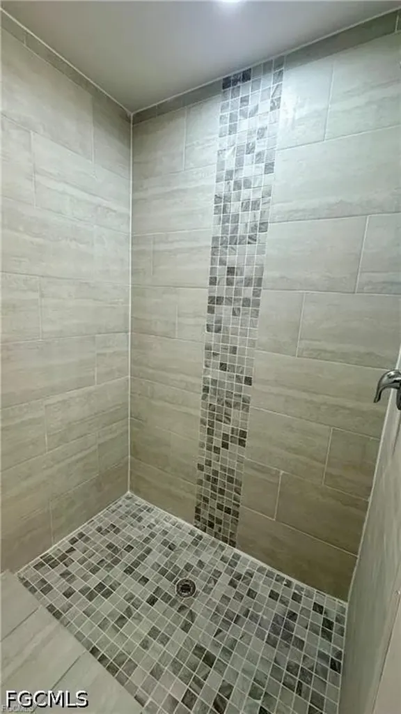 1105 NE 6th Place Cape Coral FL 33909