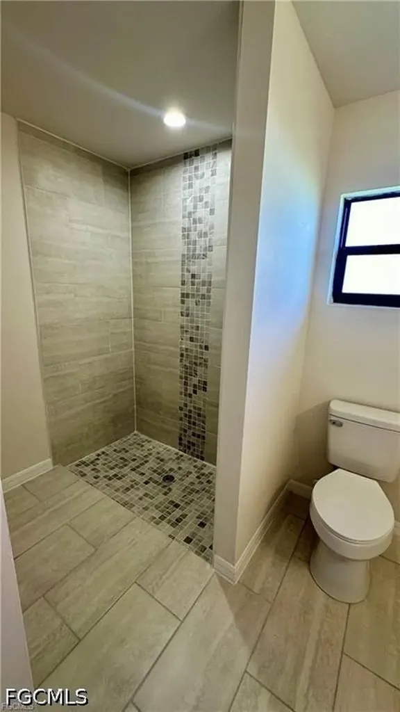1105 NE 6th Place Cape Coral FL 33909