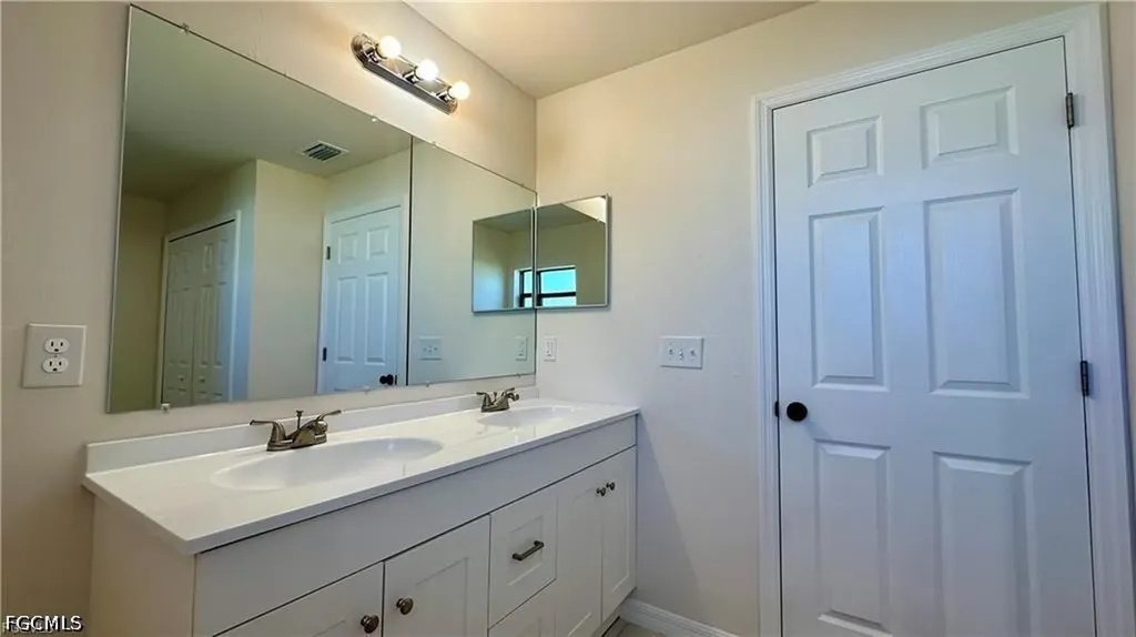 1105 NE 6th Place Cape Coral FL 33909