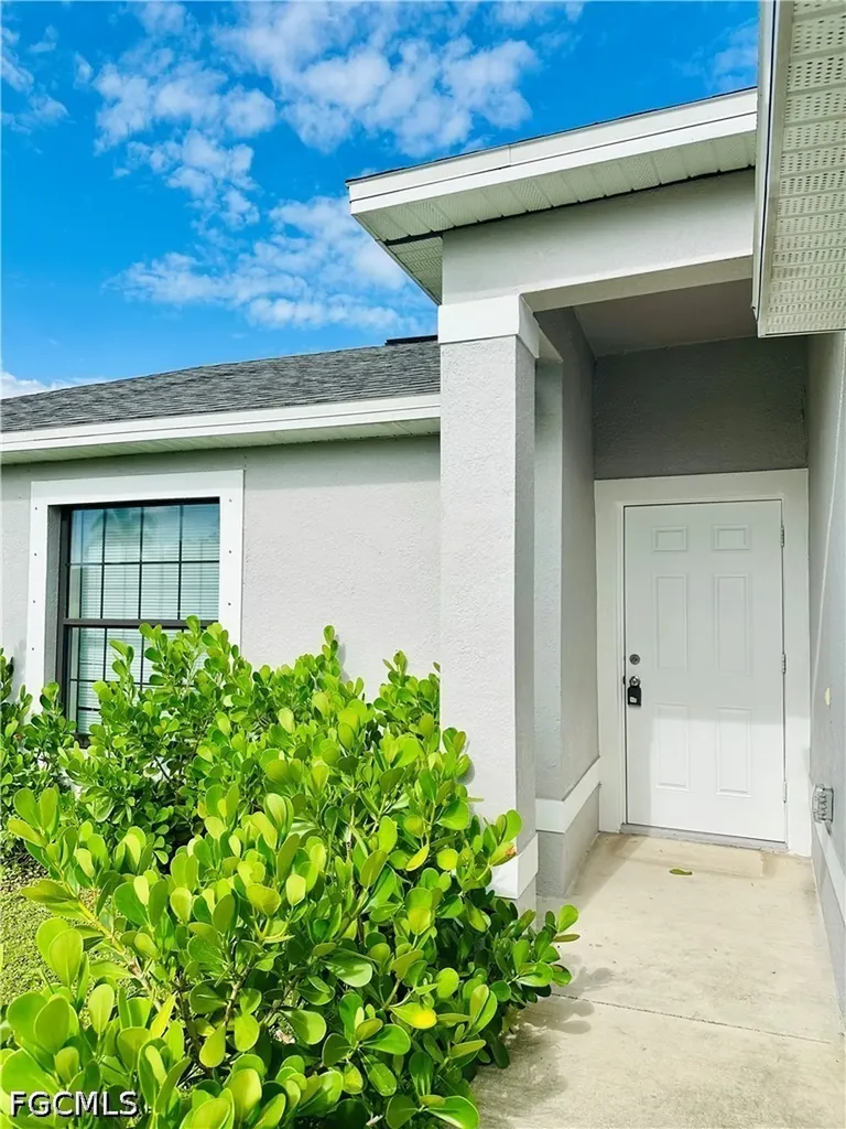 1105 NE 6th Place Cape Coral FL 33909