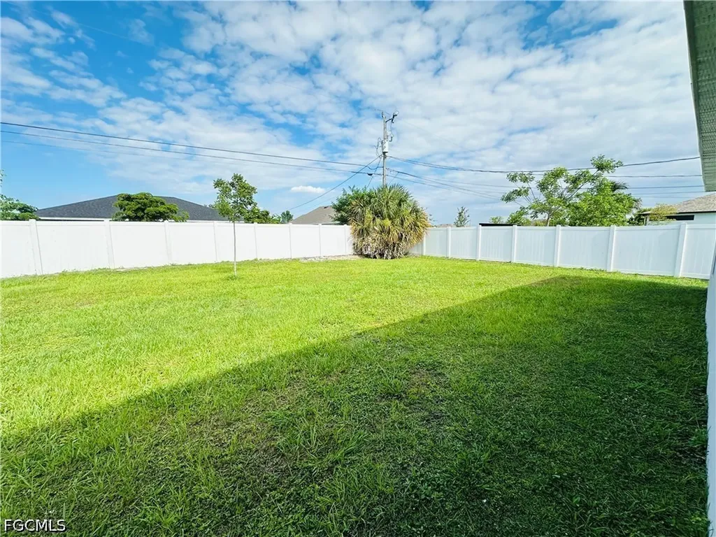 1105 NE 6th Place Cape Coral FL 33909
