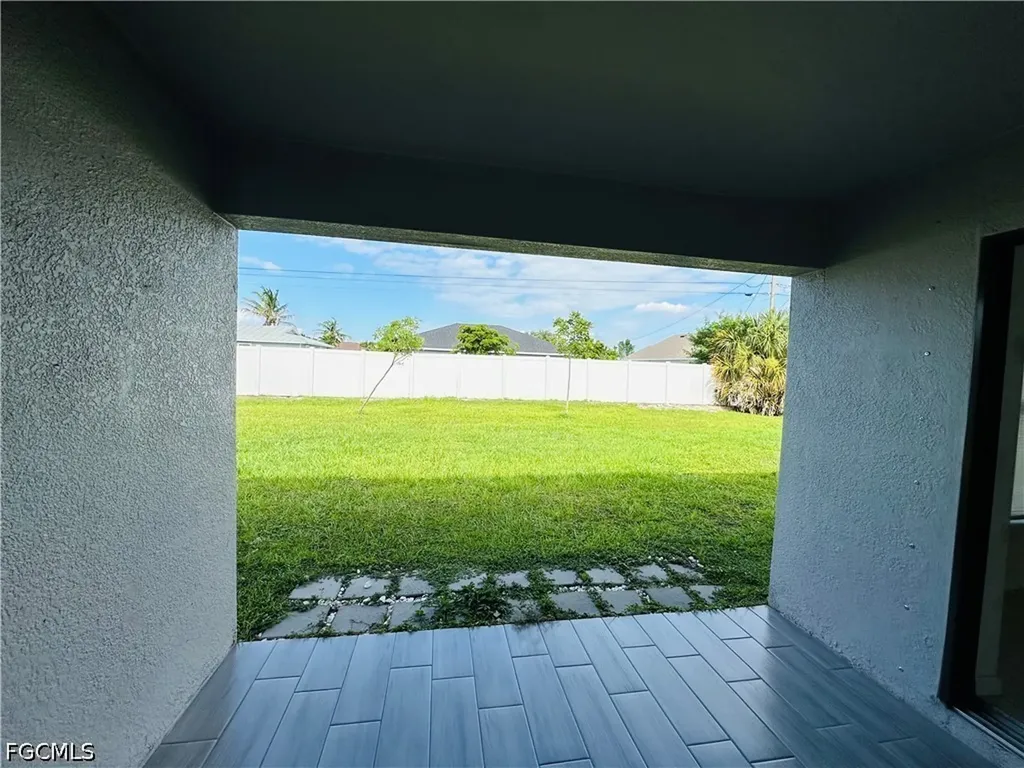 1105 NE 6th Place Cape Coral FL 33909
