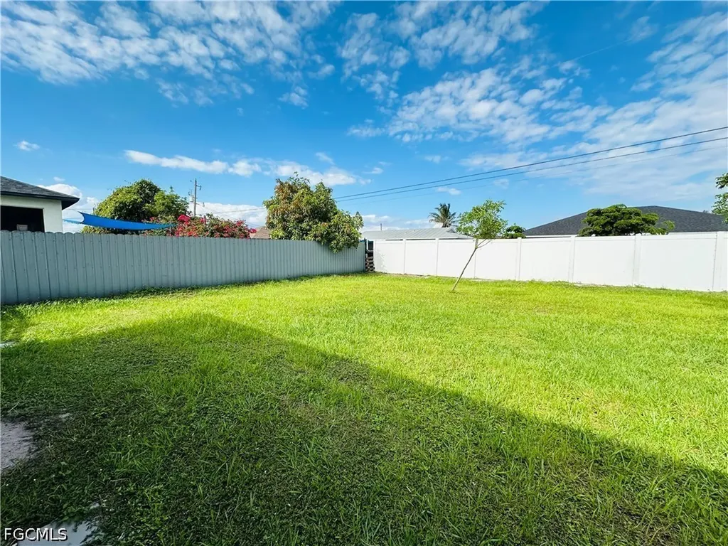1105 NE 6th Place Cape Coral FL 33909