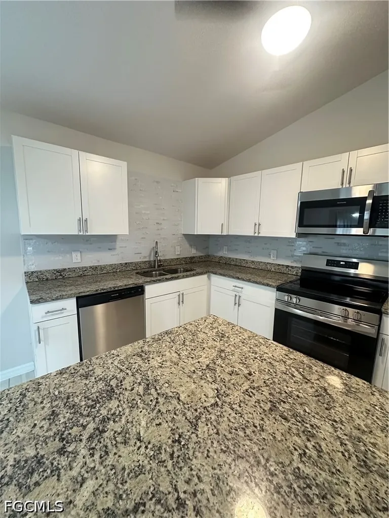 1105 NE 6th Place Cape Coral FL 33909