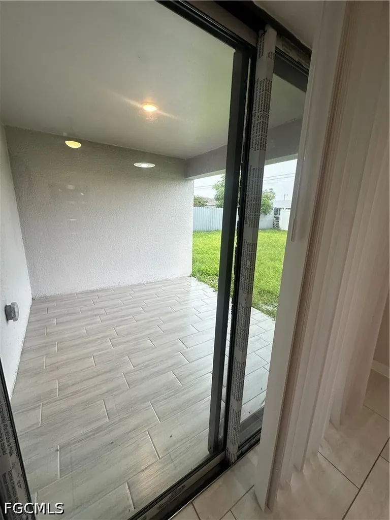 1105 NE 6th Place Cape Coral FL 33909