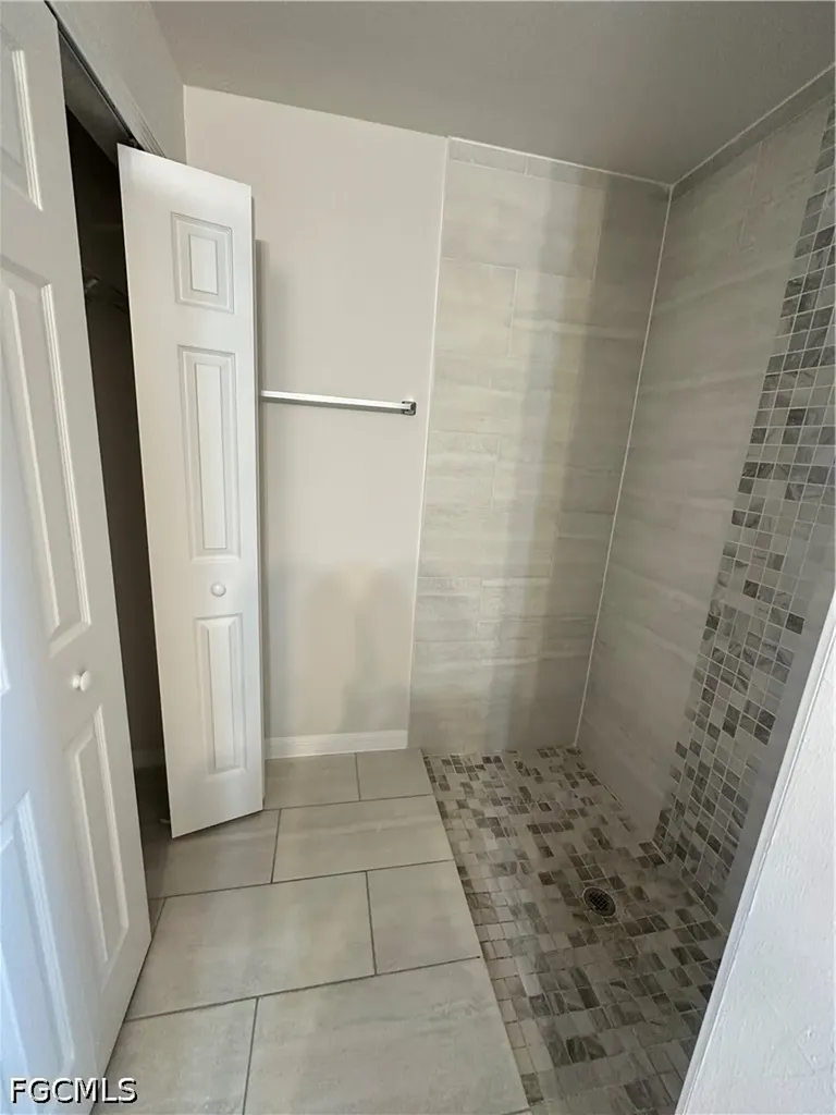 1105 NE 6th Place Cape Coral FL 33909