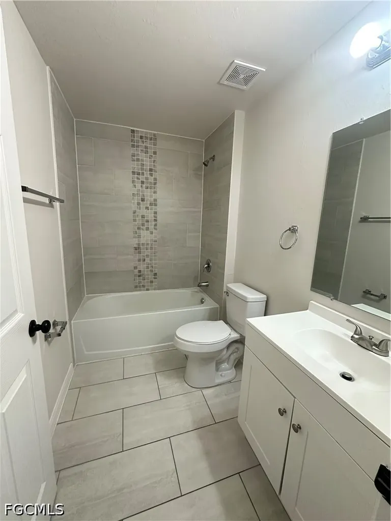 1105 NE 6th Place Cape Coral FL 33909