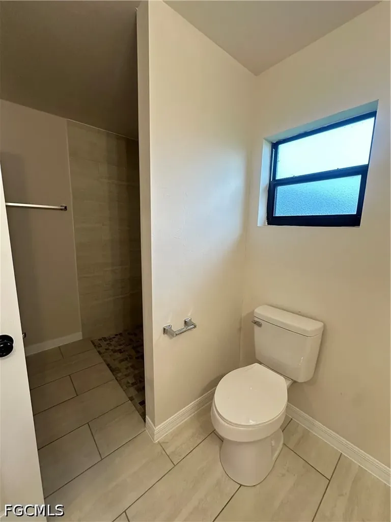 1105 NE 6th Place Cape Coral FL 33909