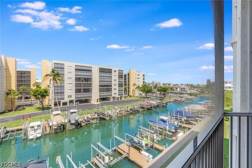 Fort Myers Beach FL, 4351 Bay Beach Lane, Unit 332