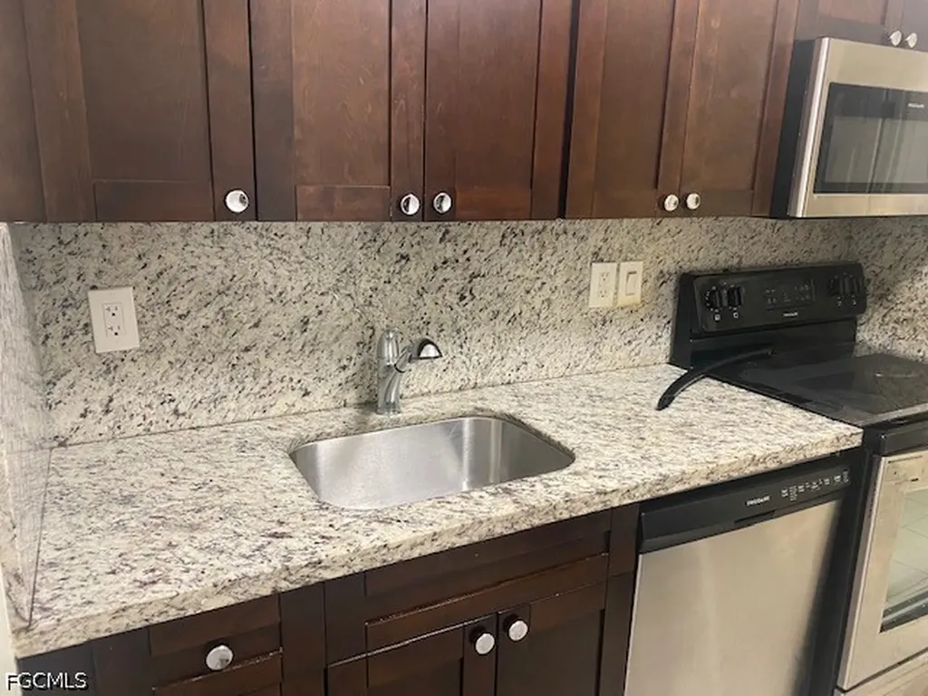 4232 Pine Drop Lane North Fort Myers FL 33917