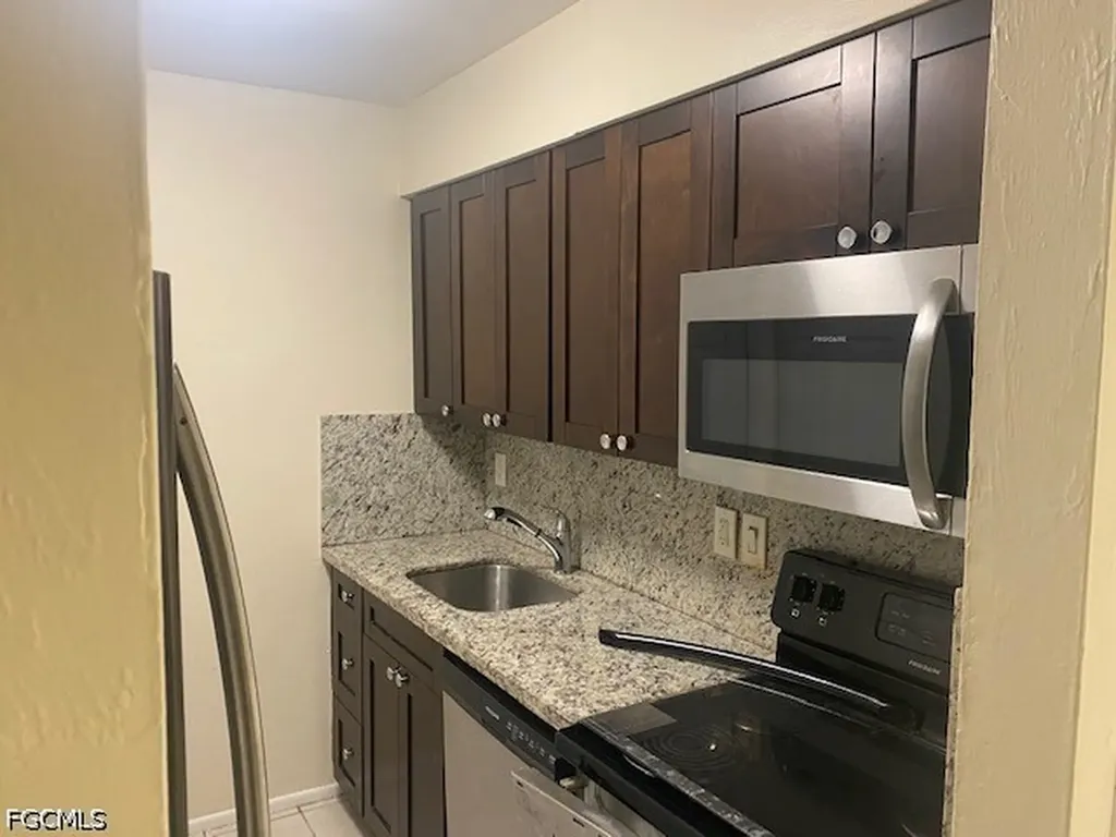 4232 Pine Drop Lane North Fort Myers FL 33917