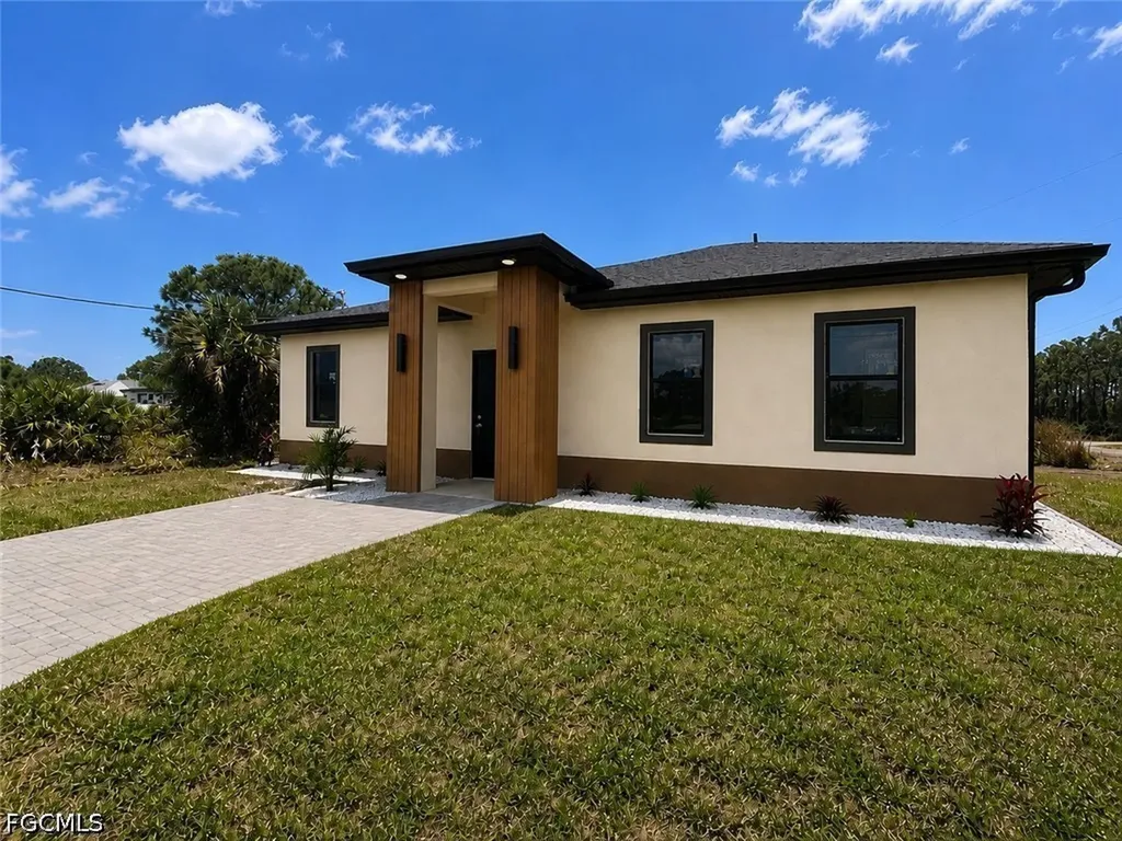 4018 10th Street SW Lehigh Acres FL 33976