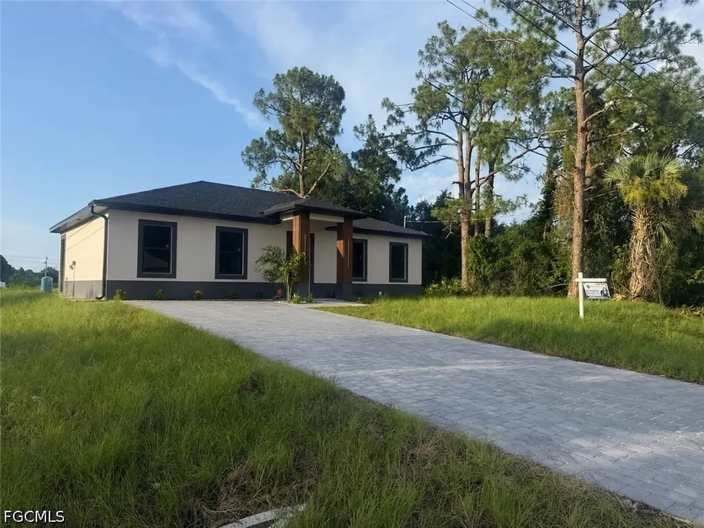 4018 10th Street SW Lehigh Acres FL 33976