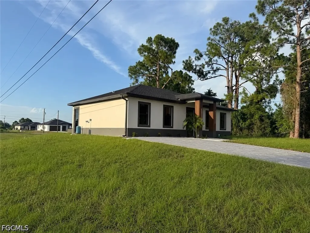 4018 10th Street SW Lehigh Acres FL 33976