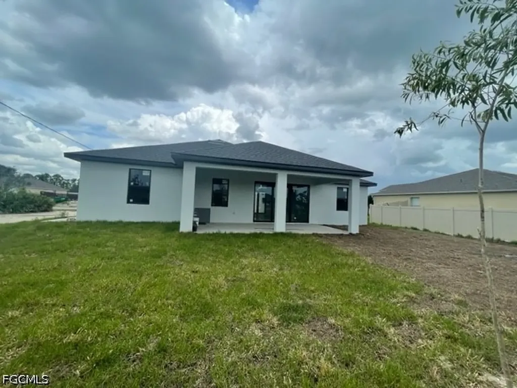 2045 NW 3rd Street Cape Coral FL 33993
