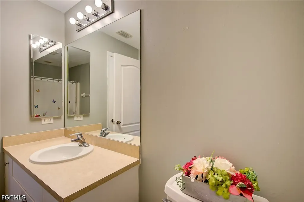 26 NE 8th Terrace Cape Coral FL 33909