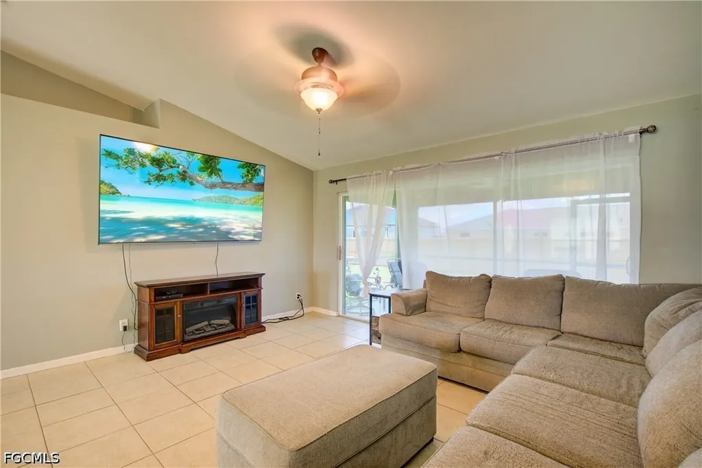 26 NE 8th Terrace Cape Coral FL 33909