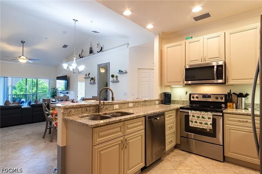 1102 Winding Pines Circle Cape Coral FL 33909
