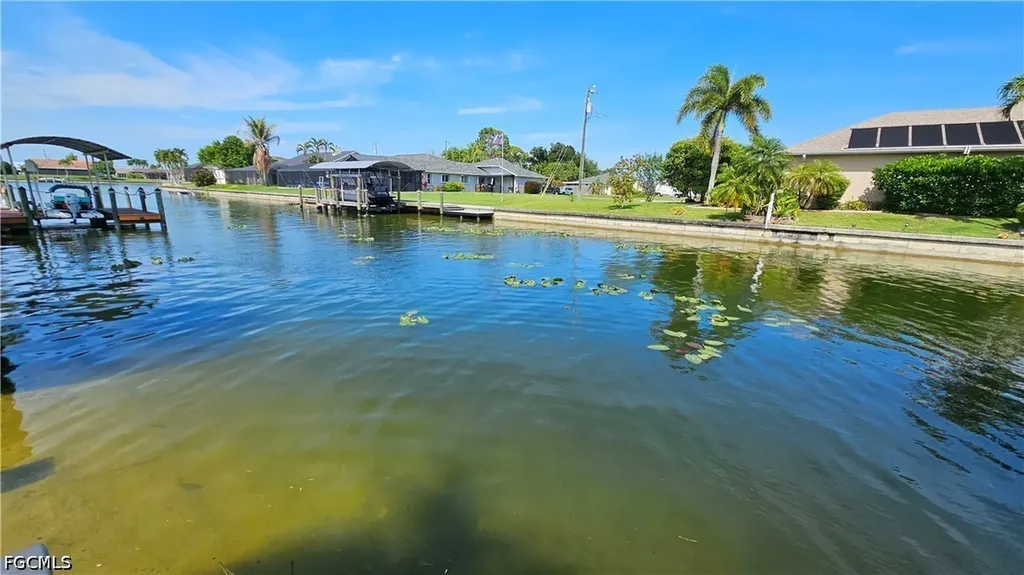 421 SE 10th Avenue Cape Coral FL 33990
