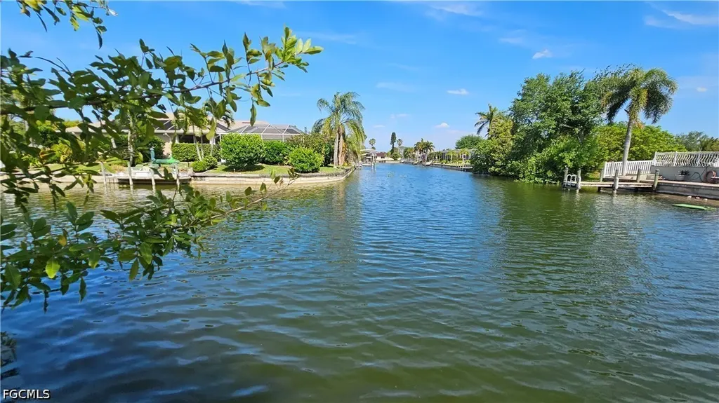 421 SE 10th Avenue Cape Coral FL 33990