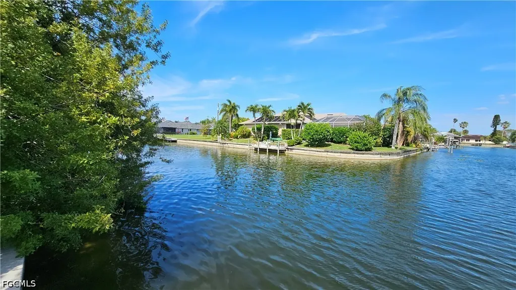 421 SE 10th Avenue Cape Coral FL 33990
