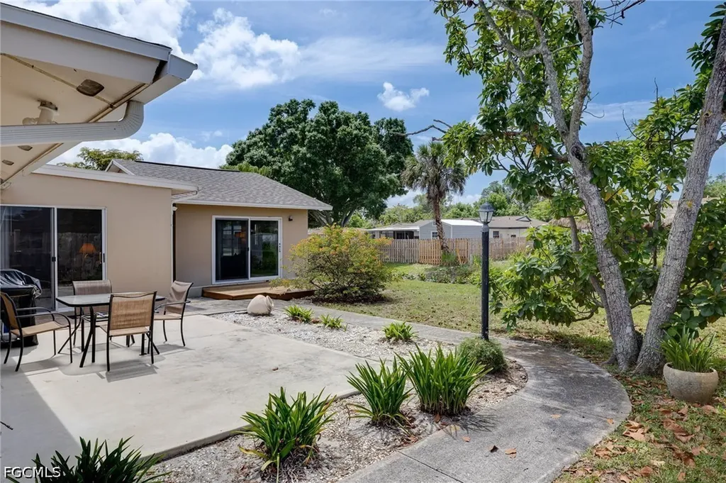 1674 Long Meadow Road Fort Myers FL 33919
