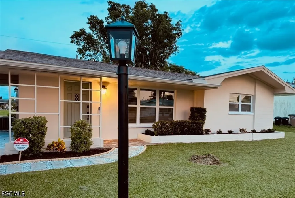 5229 Pocatella Court Cape Coral FL 33904