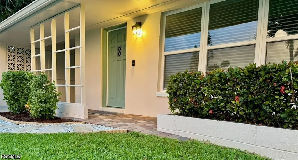 5229 Pocatella Court Cape Coral FL 33904