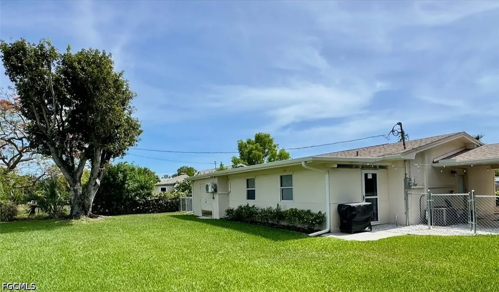 5229 Pocatella Court Cape Coral FL 33904