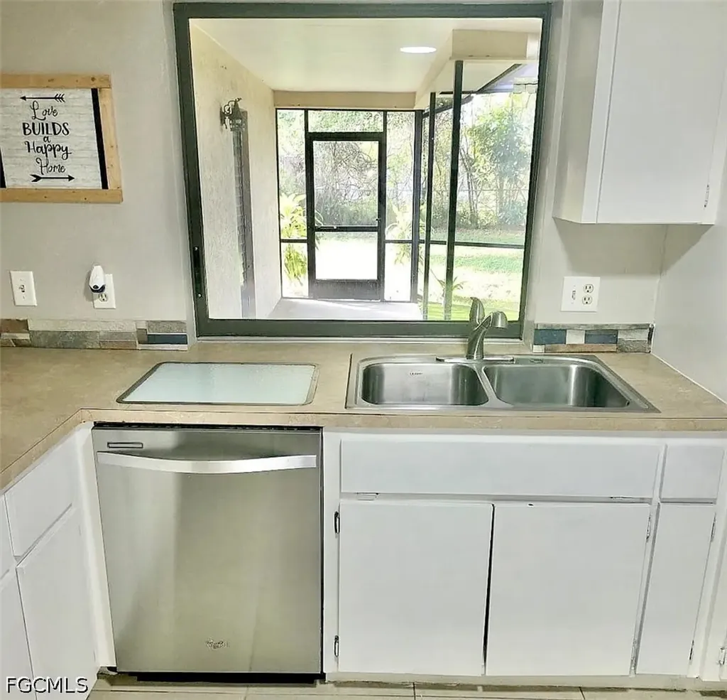 506 SE 26th Street Cape Coral FL 33904