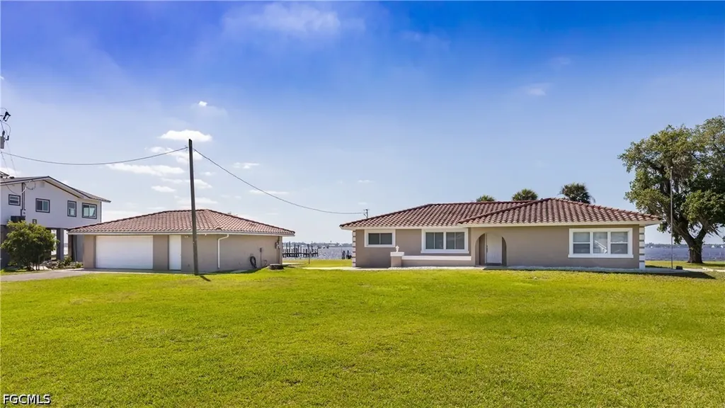 1818/1822 Stevenson Road North Fort Myers FL 33917