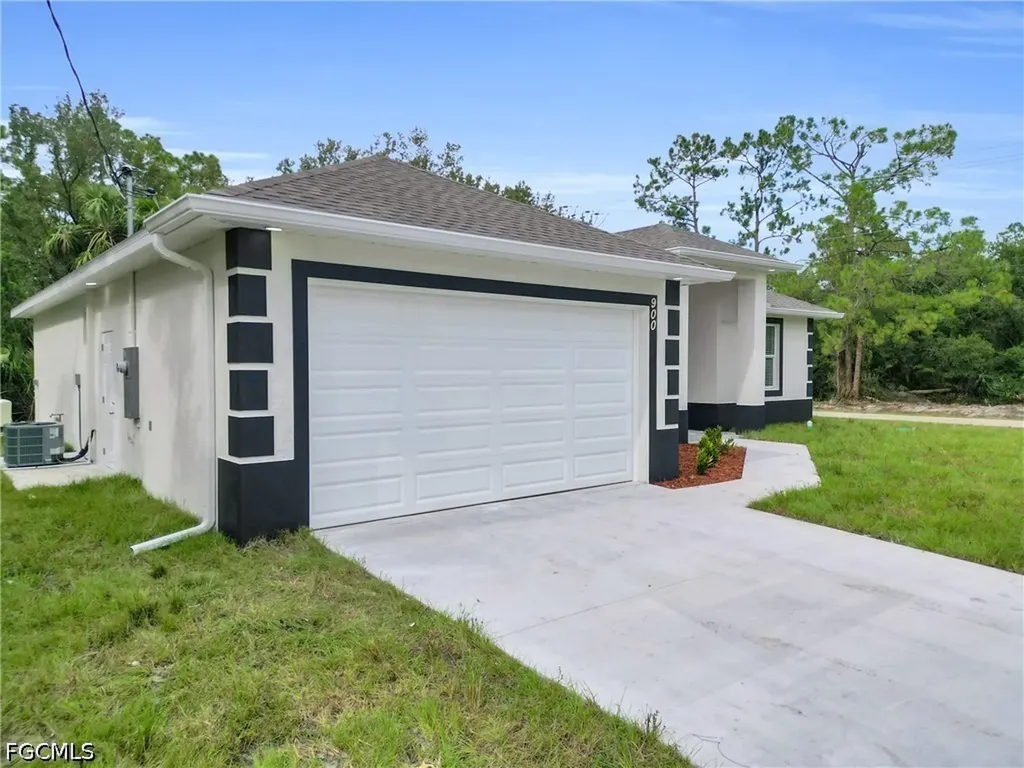 816 Lake Avenue Lehigh Acres FL 33972