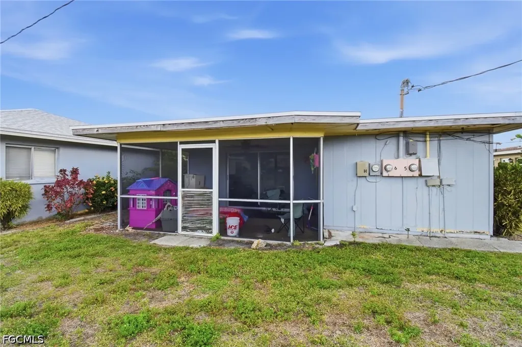 4015 SE 19th Avenue Cape Coral FL 33904