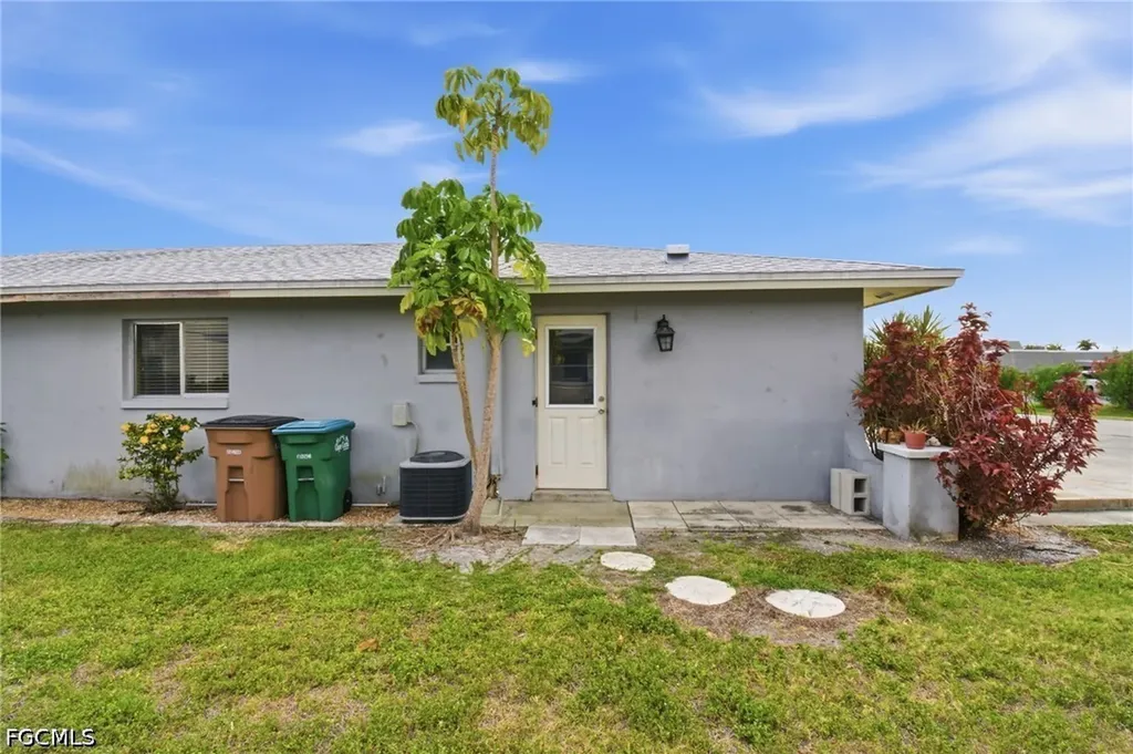 4015 SE 19th Avenue Cape Coral FL 33904