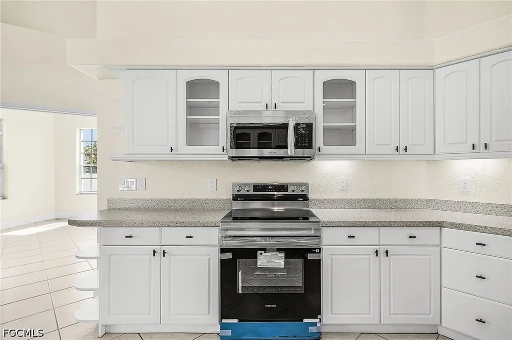 423 SE 17th Terrace Cape Coral FL 33990
