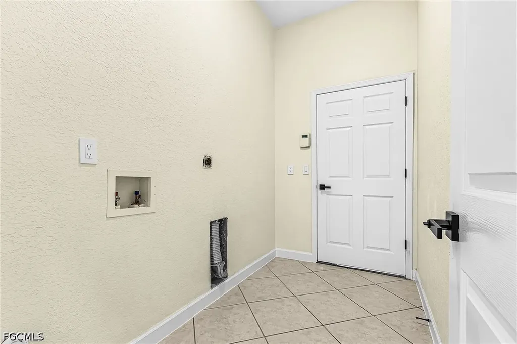 423 SE 17th Terrace Cape Coral FL 33990