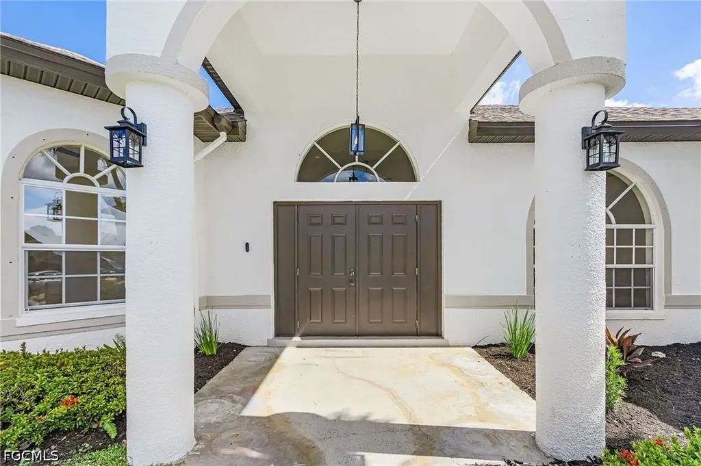 423 SE 17th Terrace Cape Coral FL 33990