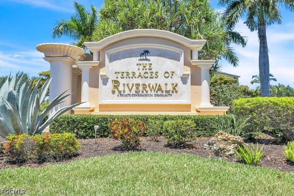 8261 Pathfinder Loop Fort Myers FL 33919