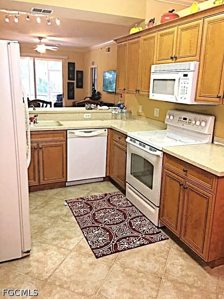 8261 Pathfinder Loop Fort Myers FL 33919