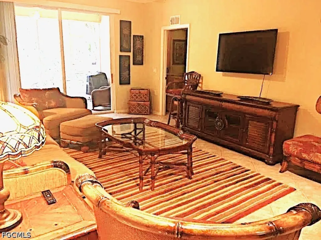 8261 Pathfinder Loop Fort Myers FL 33919