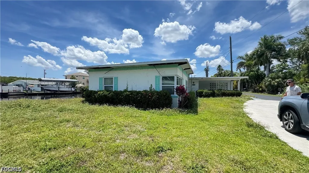 8140 Cleaves Road North Fort Myers FL 33903