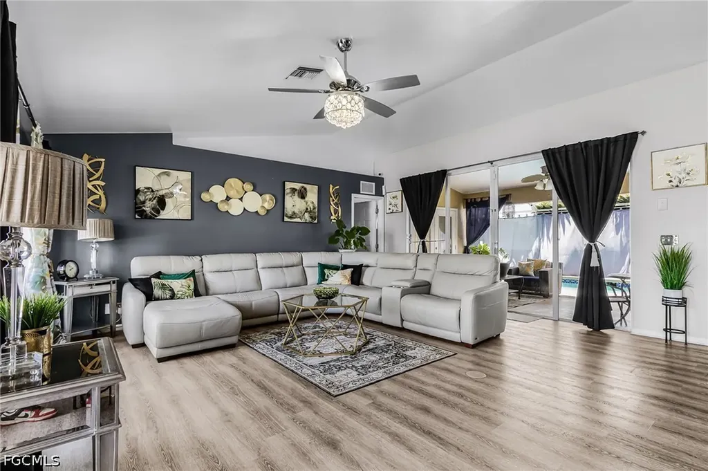 2216 NE 7th Place Cape Coral FL 33909