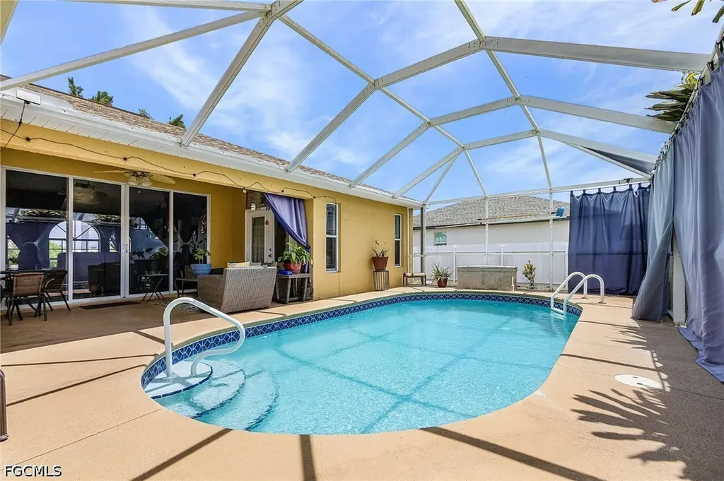 2216 NE 7th Place Cape Coral FL 33909