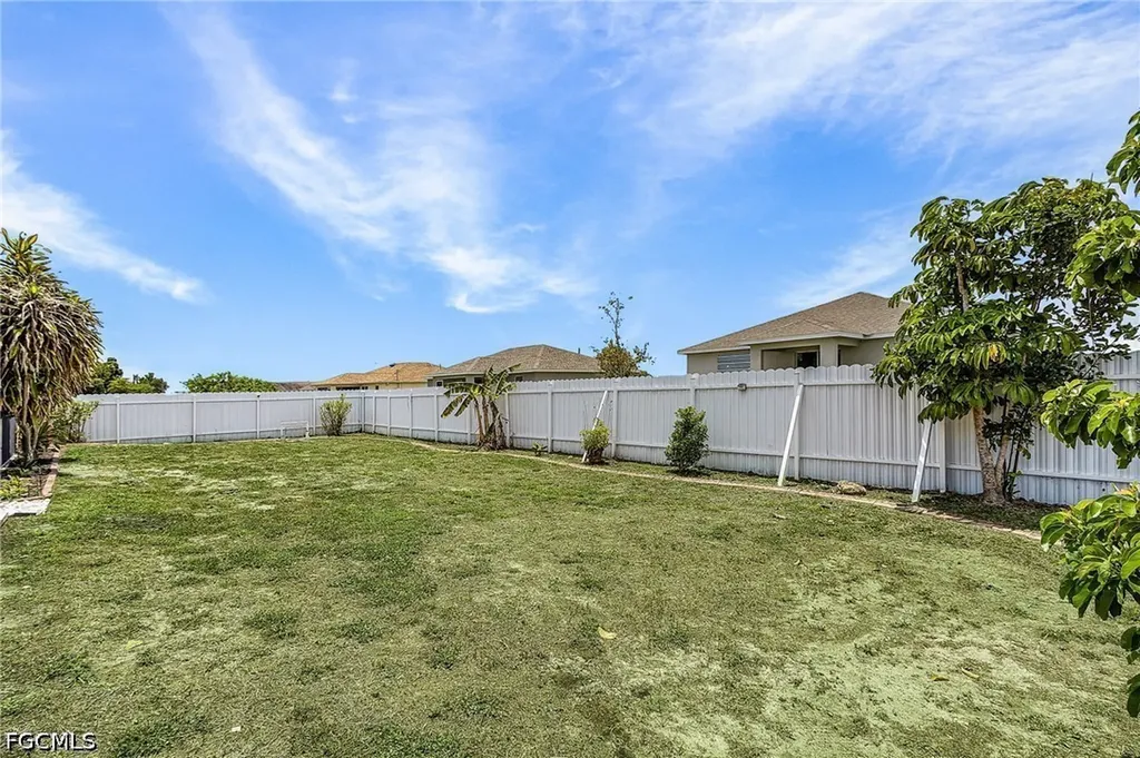 2216 NE 7th Place Cape Coral FL 33909