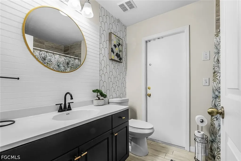 2216 NE 7th Place Cape Coral FL 33909